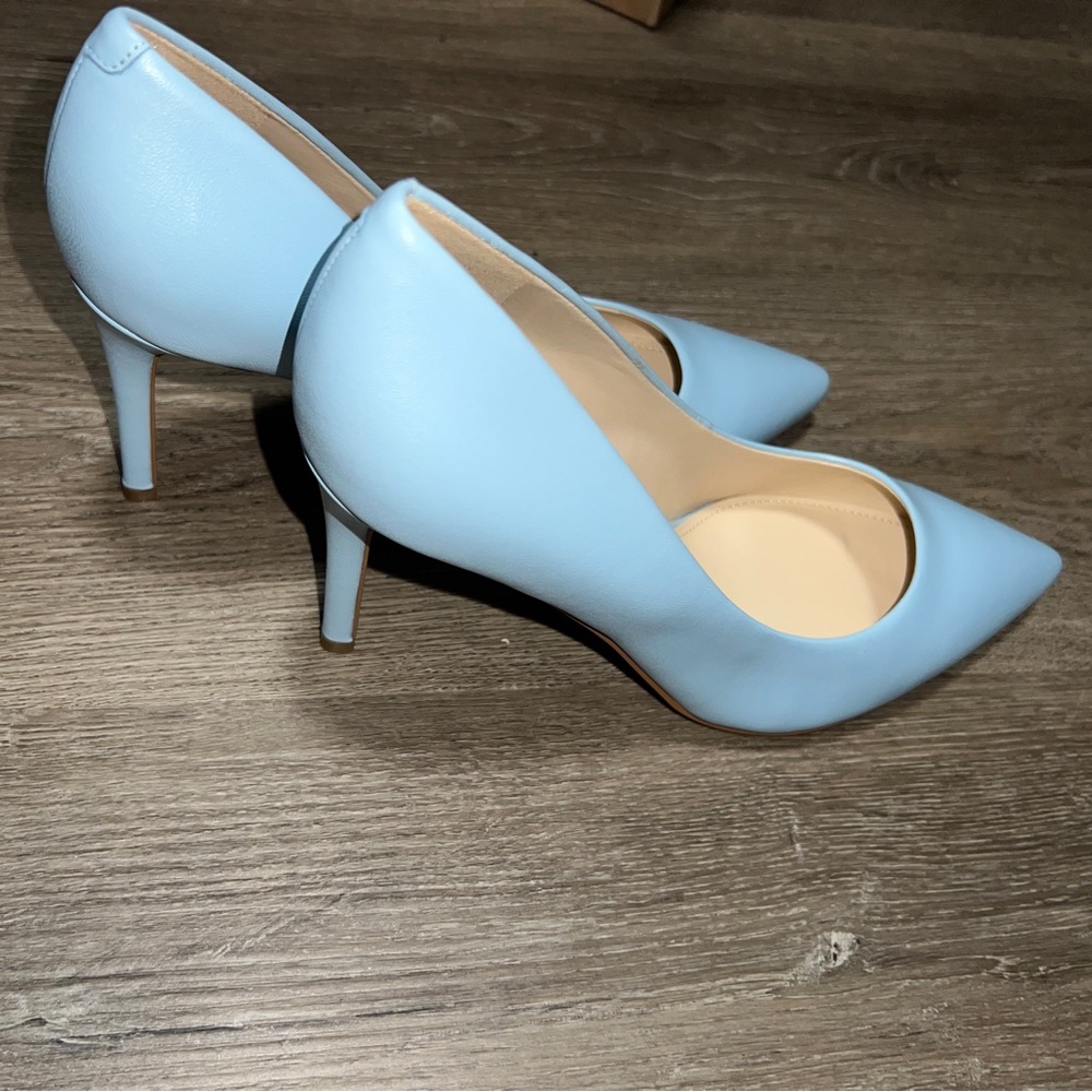 Light blue Ezra pump